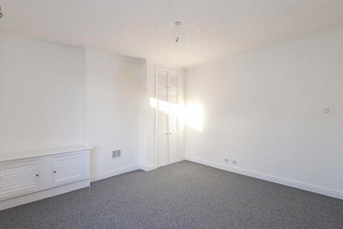1 Bedroom Flat To Rent In South Street North, New Whittington, S43