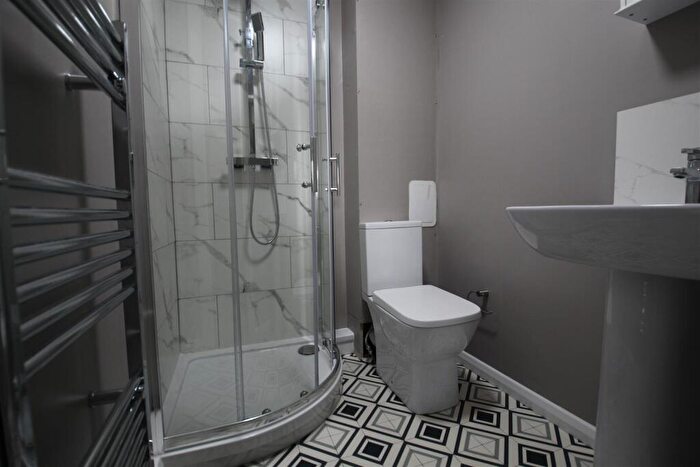 4 Bedroom Apartment To Rent In Westfield Court, Hyde Park, Leeds, LS3
