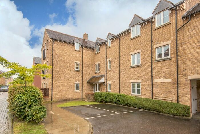 2 Bedroom Flat To Rent In Rosemary Drive, Banbury, OX16