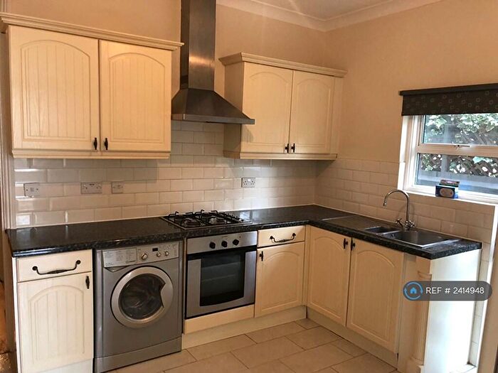 2 Bedroom Flat To Rent In Denmark Hill, London, SE5