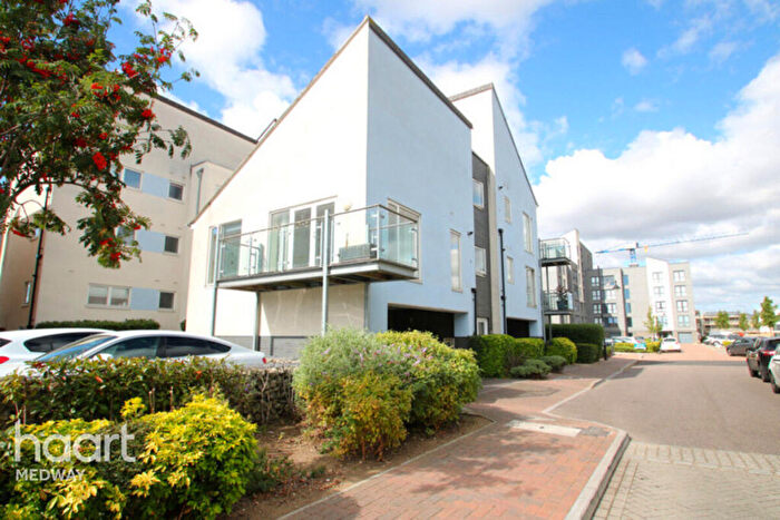 1 Bedroom Apartment For Sale In Redshank Road, Chatham, ME4