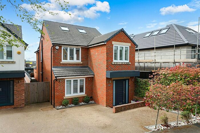 4 Bedroom Detached House For Sale In Rowlatt Drive, St. Albans, AL3