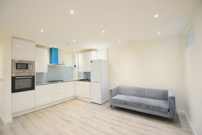 1 Bedroom Flat To Rent In Regents Park Road, London, N3