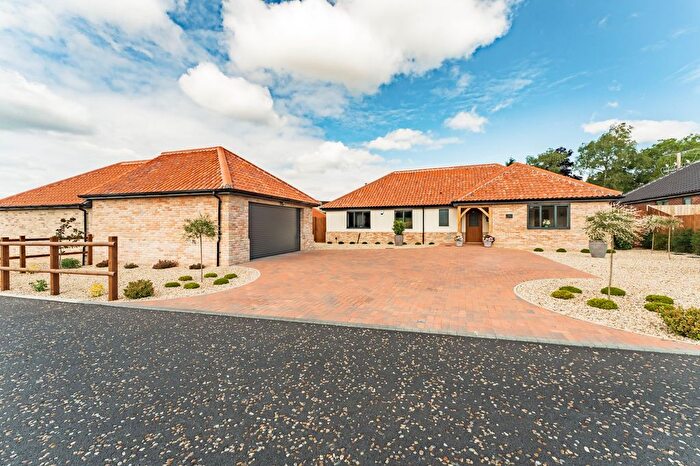 3 Bedroom Detached Bungalow For Sale In Kemp Meadow, Rockland All Saints, NR17