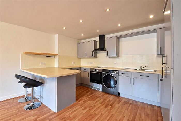 2 Bedroom Flat To Rent In Coach House Mews, Coventry Road, Warwick, CV34