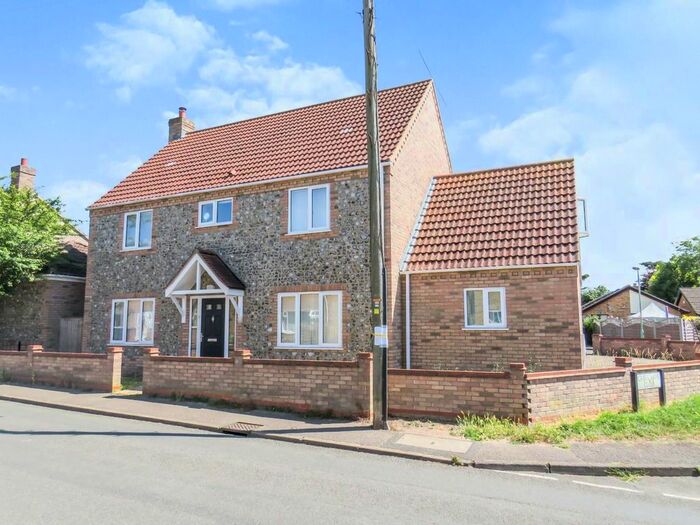 4 Bedroom Detached House For Sale In Wings Road, Lakenheath, Brandon, IP27