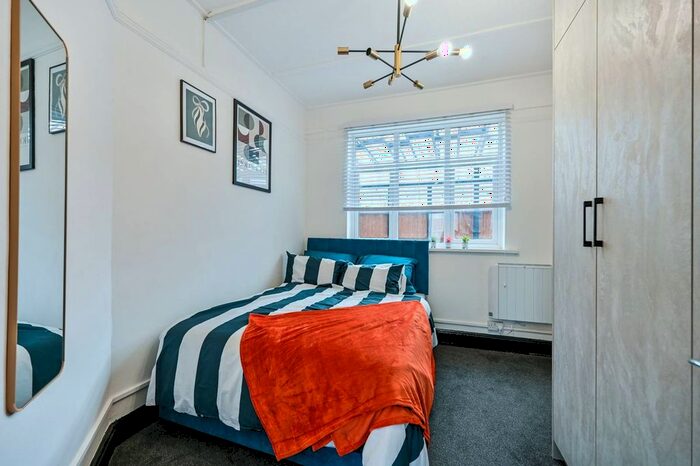 1 Bedroom Flat To Rent In Whitton Dene, Isleworth, TW7