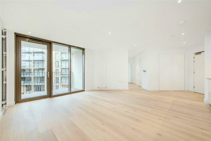 2 Bedroom Flat To Rent In Commodore House, Admiralty Avenue, E16