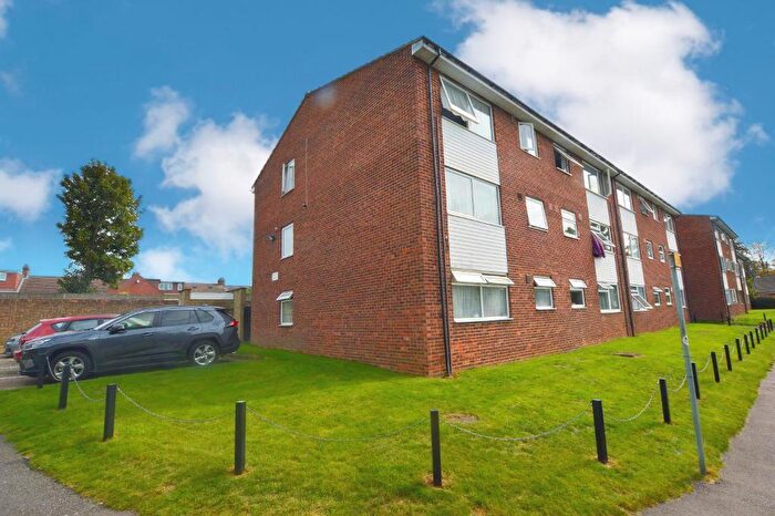 2 Bedroom Apartment For Sale In The Shires, Old Bedford Road Area, Luton, Bedfordshire, LU2