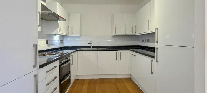 2 Bedroom Flat To Rent In Greenbanks Close, London, Greater London, SE13