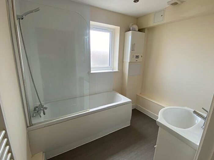 1 Bedroom Flat To Rent In London Road, Sittingbourne, ME10