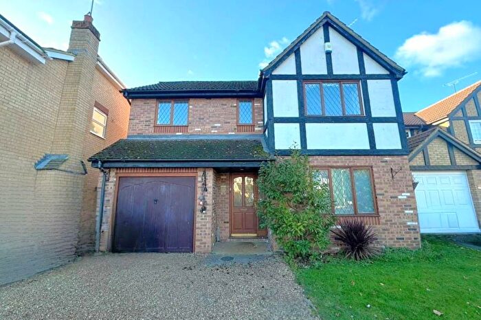 4 Bedroom Detached House To Rent In Knaphill, Surrey, GU21