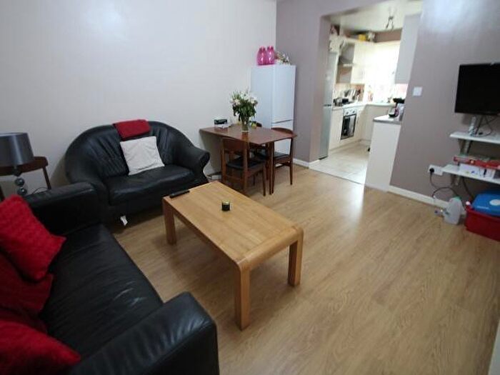 5 Bedroom House To Rent In Newport View, Leeds, LS6
