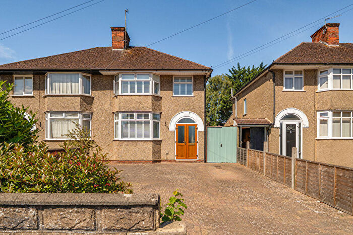 3 Bedroom Semi-Detached House For Sale In Littlemore Road, Oxford, OX4