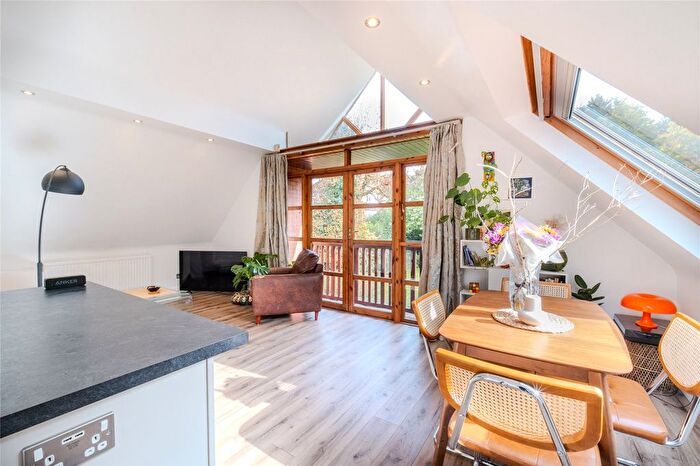 2 Bedroom Flat For Sale In Valley Road, London, SW16