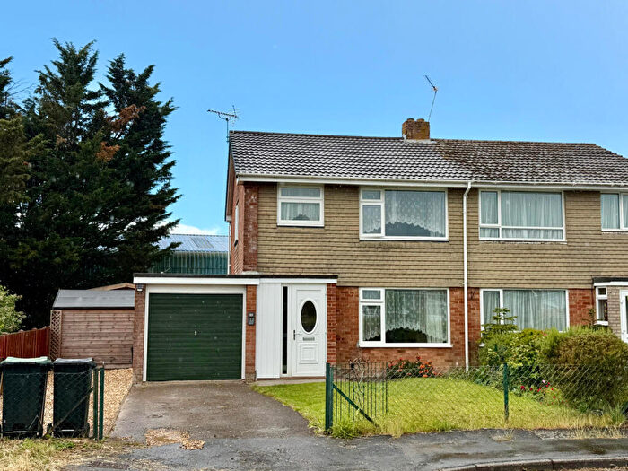 3 Bedroom Semi-Detached House For Sale In Hightown Gardens, Ringwood, BH24