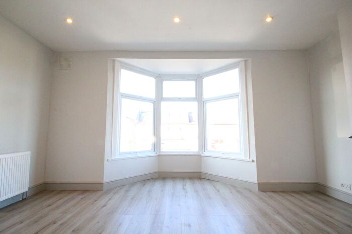 1 Bedroom Flat To Rent In Woodlands Park Road, Haringey, N15