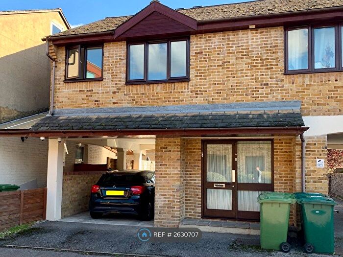 1 Bedroom Flat To Rent In George Street, Staines-Upon-Thames, TW18