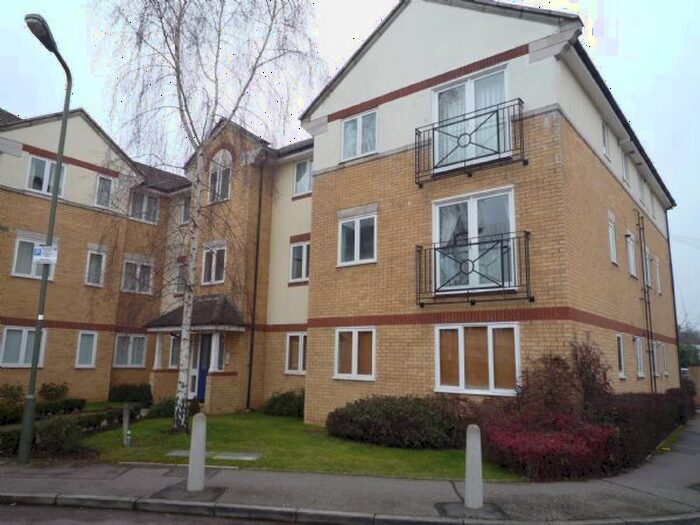 2 Bedroom Flat To Rent In Grenville Place, London, NW7