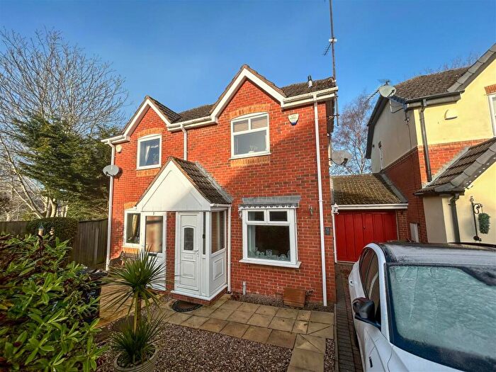 2 Bedroom Semi-Detached House For Sale In Farmside Close, Stourbridge, DY9