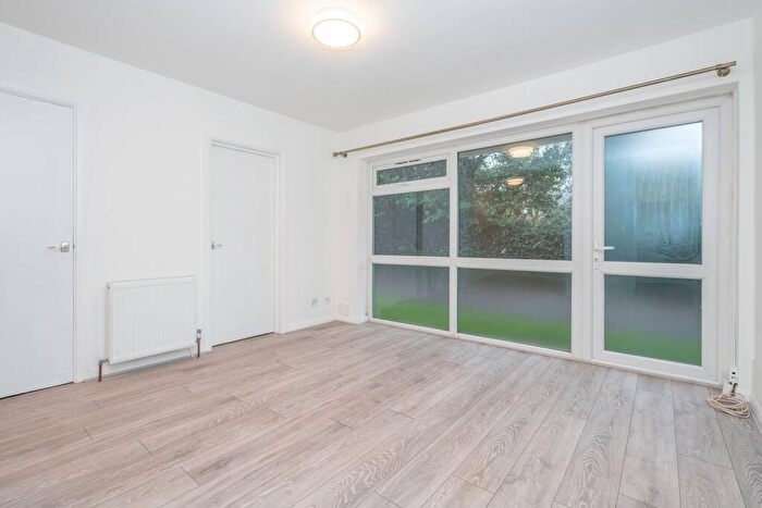 Studio To Rent In September Way, Stanmore, HA7
