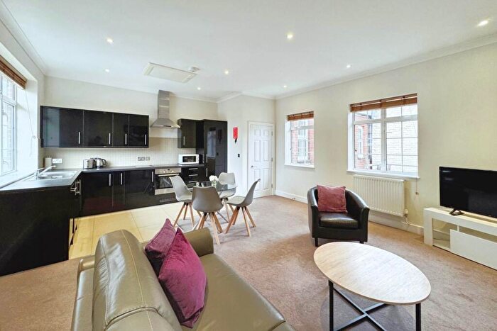 2 Bedroom Apartment To Rent In Broad Street, Wokingham, RG40