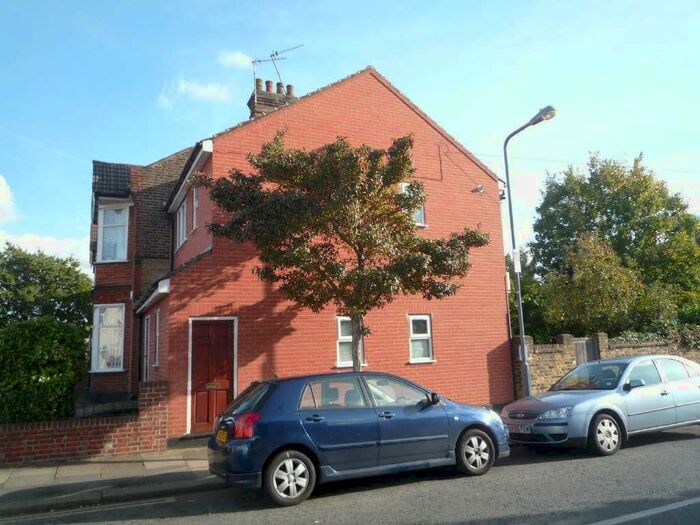 1 Bedroom Flat To Rent In Green Lane, Ilford, IG3