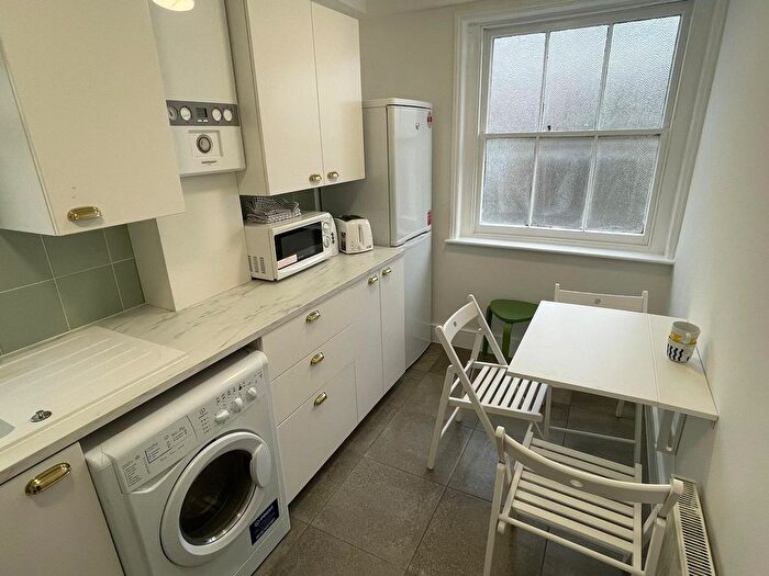 2 Bedroom Flat To Rent In Craven Hill, Imperial College, Bayswater, Hyde Park, West End, Lancaster Gate, Ucl, London, W2