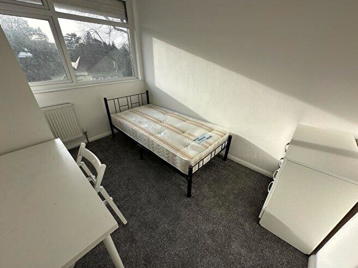 1 Bedroom Flat To Rent In Roxeth Hill, HA2