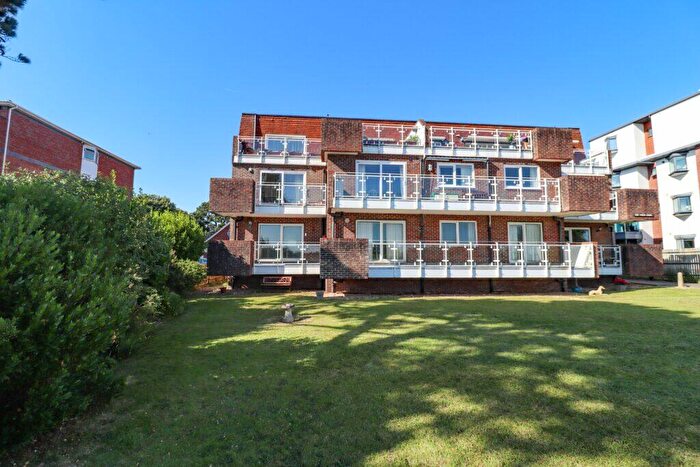 2 Bedroom Flat For Sale In Seafront, Hayling Island, PO11