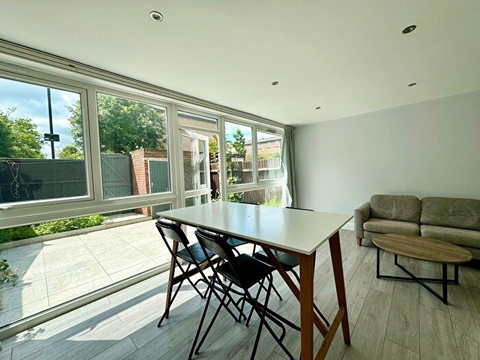 3 Bedroom Flat To Rent In Marlborough Road, Upper Holloway, N19