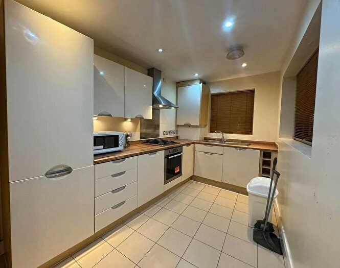 4 Bedroom Semi-Detached House To Rent In Ruskin Walk, SE24