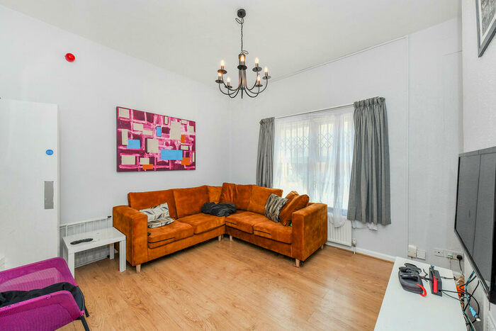 1 Bedroom End Of Terrace House To Rent In Peveril Street, NG7