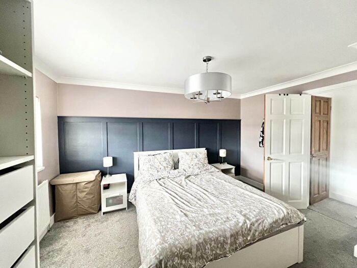 2 Bedroom End Terrace House To Rent In Stuart Close, Brentwood, CM15