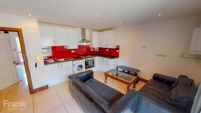 6 Bedroom Semi-Detached House To Rent In Portswood Road, Southampton, SO17