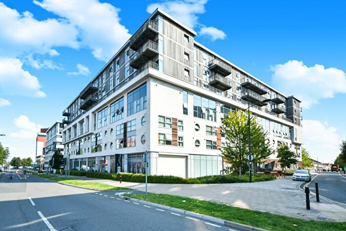 1 Bedroom Flat To Rent In Paramount, Swindon, SN1