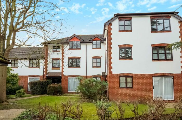 1 Bedroom Flat To Rent In Hanover House, Lenelby Road, Surbiton, KT6