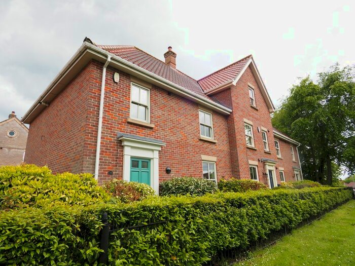 4 Bedroom Semi-Detached House To Rent In Avenue Road, Wymondham, Norfolk, NR18