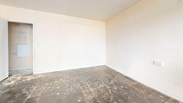 1 Bedroom Flat For Sale In Henshall Point, Bromley High Street, Bow, London, E3