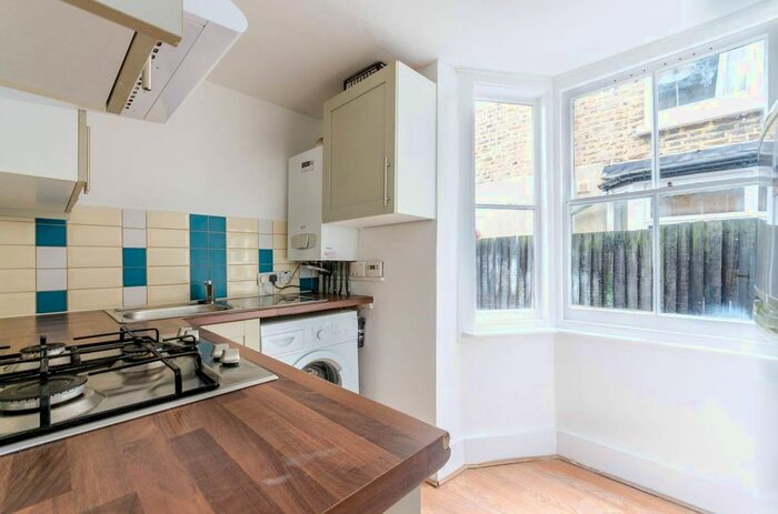 1 Bedroom Flat To Rent In Brayards Road, Nunhead, London, SE15