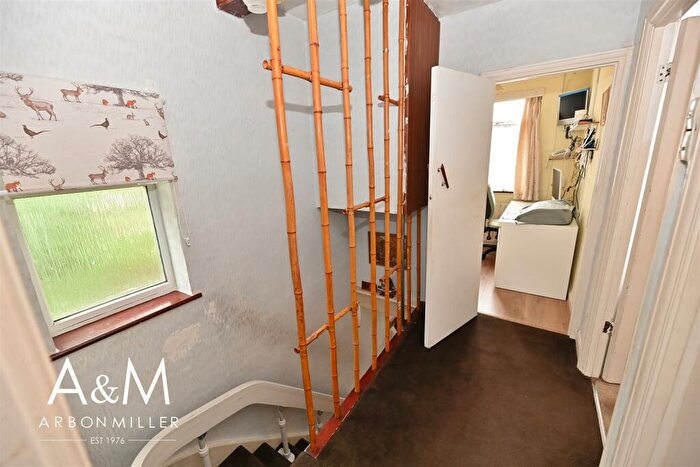 3 Bedroom End Of Terrace House For Sale In Craven Gardens, Barkingside, IG6