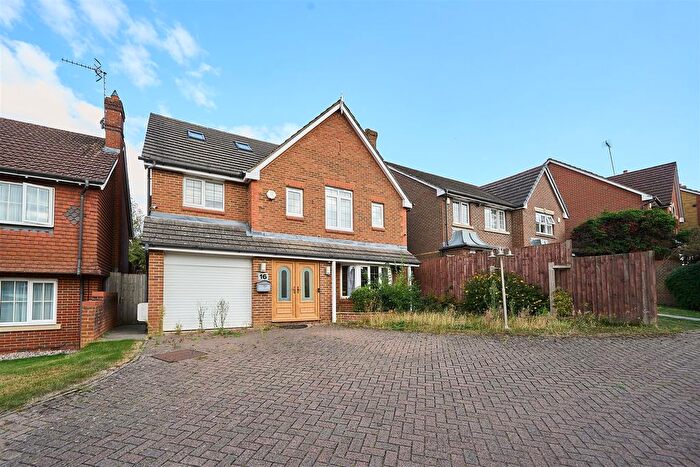5 Bedroom Detached House For Sale In Five Fields Close, Watford, WD19