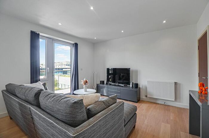 1 Bedroom Flat For Sale In Hayling Way, Metropolitan Court, HA8