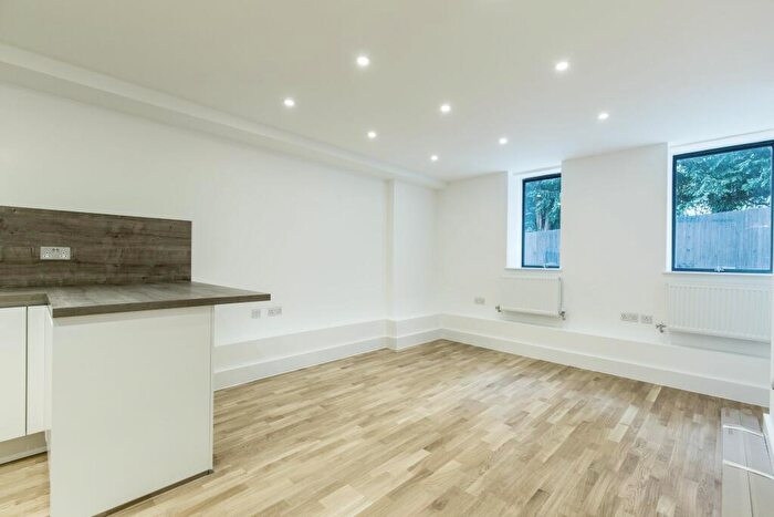 1 Bedroom Flat To Rent In Old Church Court, Grove Road, N11