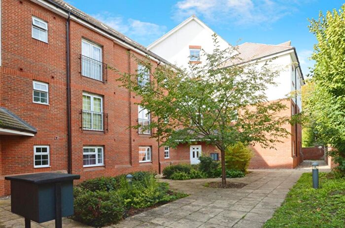 2 Bedroom Flat For Sale In Millstone Way, Harpenden, AL5