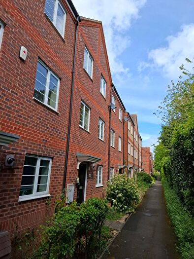 4 Bedroom Terraced House For Sale In Newport Pagnell Road, Northampton, NN4