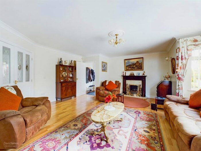 2 Bedroom Detached Bungalow For Sale In Gedling Road, Arnold