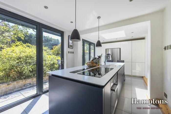 3 Bedroom Flat To Rent In Foyle Road, London, SE3