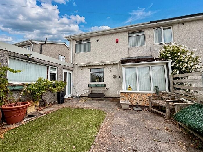 3 Bedroom Semi-Detached House For Sale In Colwinstone Close, Cardiff, CF14