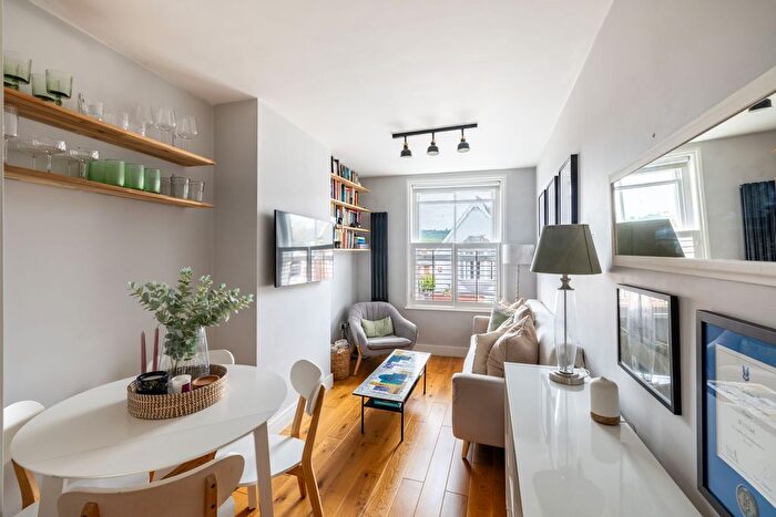 1 Bedroom Flat To Rent In Paper Mews, Dorking, RH4